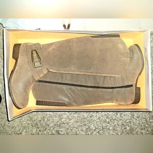 BNIB Tall riding boot Sz 7 Brown